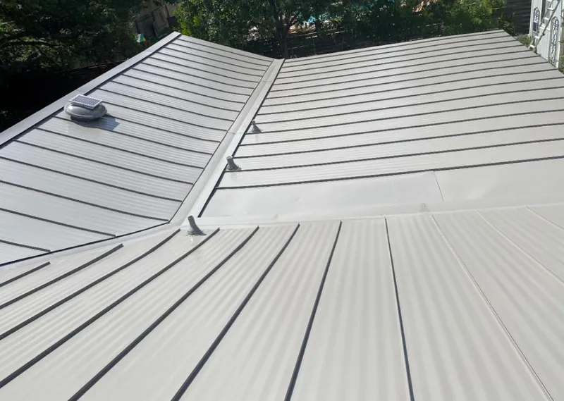Solar attic fan installed on a metal roof for Roof Ventilation in Andalusia